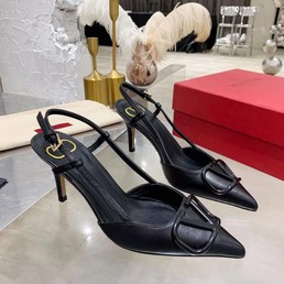 Женские кожаные туфли Valentino черные с открытой пяткой