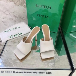 Босоножки Bottega Veneta белые