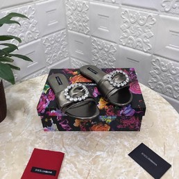 Женские кожаные шлепанцы Dolce&Gabbana темно-серебристые