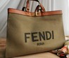 Сумка Fendi кожаная светло-коричневая 41х28