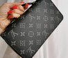 Кошелек кожаный Louis Vuitton черный с ручкой и орнаментом LV 22х12