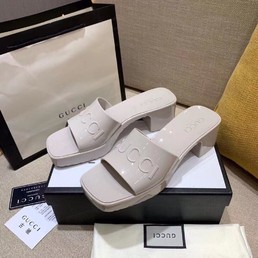 Резиновые шлепанцы Gucci бежевые