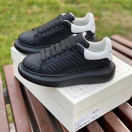 Кроссовки женские Alexander McQueen черные с белой пяткой