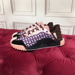 Женские кроссовки Dolce & Gabbana 2021 розовые с фиолетовым орнаментом DG