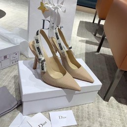 Женские туфли Christian Dior 2021 бежевые