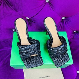 Женские шлепанцы Bottega Veneta черные