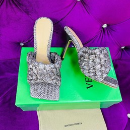 Женские шлепанцы Bottega Veneta серые