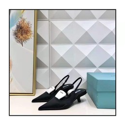 Женские туфли Prada черные