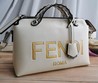 Сумка Fendi кожаная белая 28х17