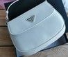 Женская кожаная сумка Prada белая 23x17