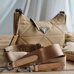 Женская сумка Prada бежевая 25x18