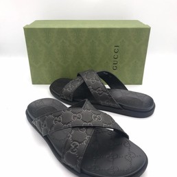 Мужские шлепанцы Gucci черные с орнаментом GG