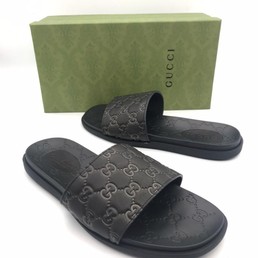 Мужские шлепанцы Gucci с орнаментом GG черные