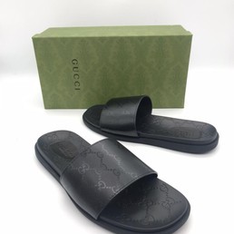 Мужские шлепанцы Gucci с орнаментом GG черные