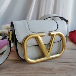 Женская сумка Valentino Garavani белая 20Х13