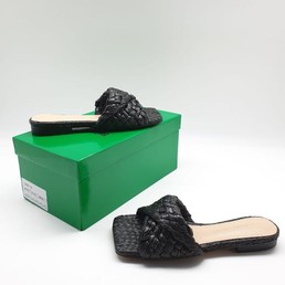 Женские шлепанцы Bottega Veneta 2021-2022 черные