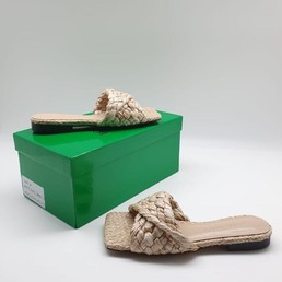 Женские шлепанцы Bottega Veneta 2021-2022 бежевые