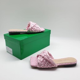 Женские шлепанцы Bottega Veneta 2021-2022 розовые