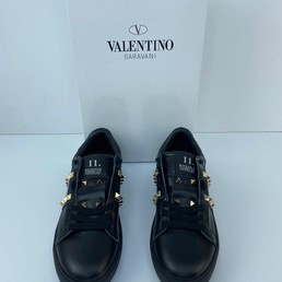 Женские кроссовки кожаные Valentino черные