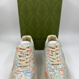 Кроссовки Gucci женские бежевые с рисунком