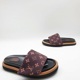 Шлепанцы Louis Vuitton 2021-2022 с орнаментом LV коричневые