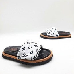Шлепанцы Louis Vuitton 2021-2022 с орнаментом LV белые