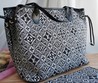 Женская сумка Louis Vuitton 33x29 черная с белым орнаментом LV