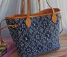 Женская сумка Louis Vuitton 33x29 синяя с белым орнаментом LV