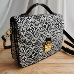 Женская сумка Louis Vuitton 25x20 черная с белым орнаментом LV