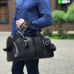 Сумка дорожная Bottega Veneta черная со вставками из кожи крокодила