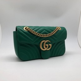 Женская кожаная сумка Gucci Marmont зеленая с золотой цепочкой
