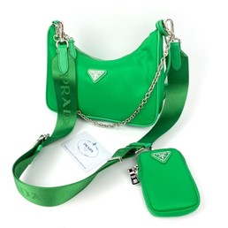 Женская сумка Prada Re-Edition 2000 зеленая