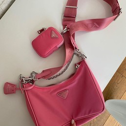 Женская сумка Prada Re-Edition 2000 розовая