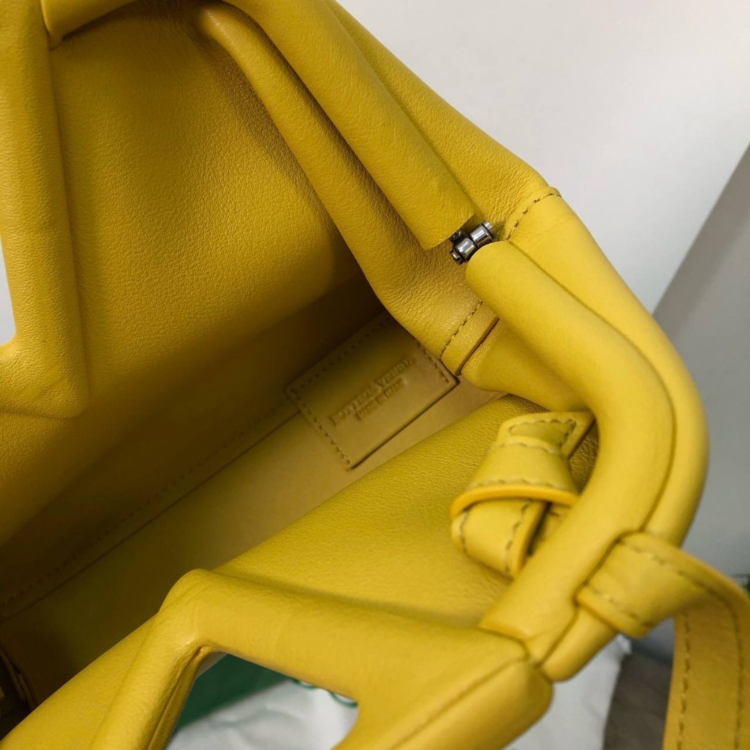 Женская сумка Bottega Veneta Point Mini желтая