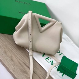 Женская сумка Bottega Veneta Point Mini молочная