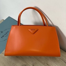 Женская сумка Prada кожаная оранжевая
