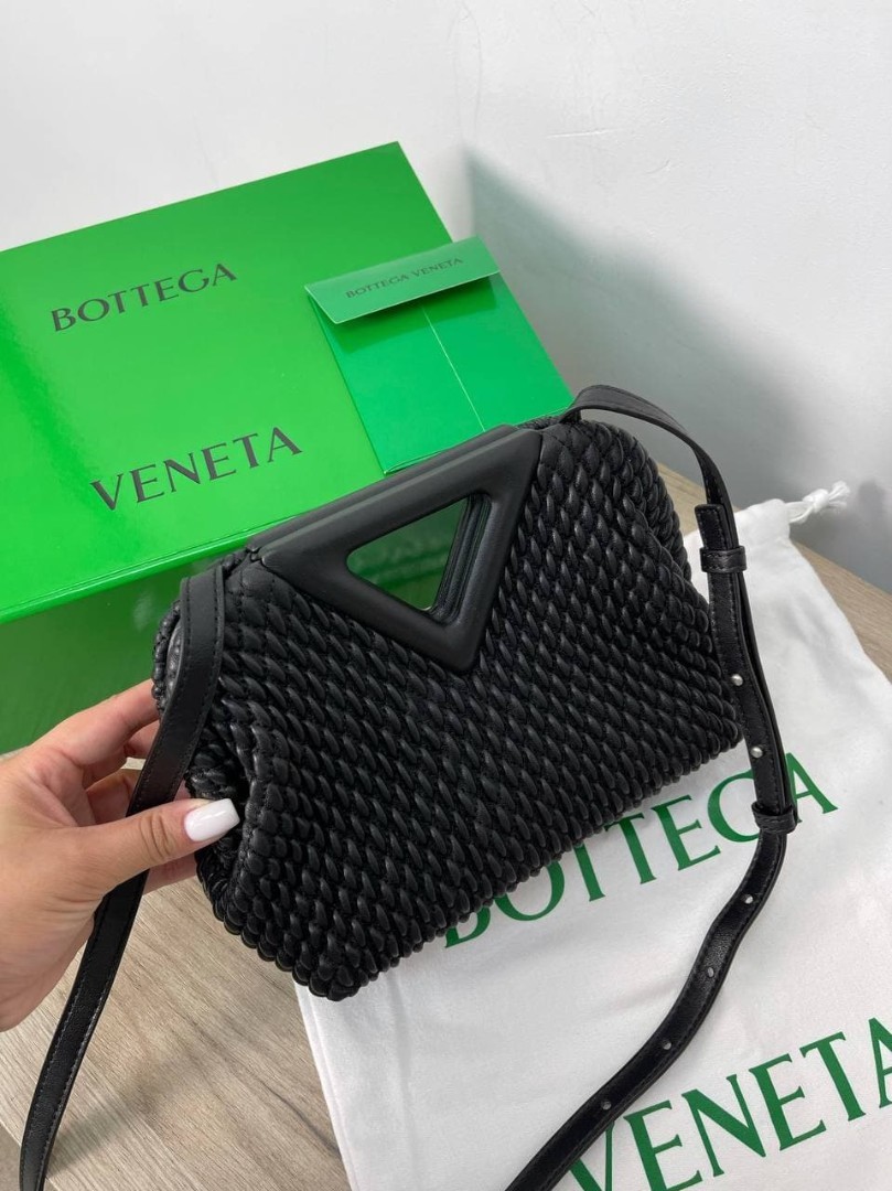 Женская сумка Bottega Veneta Point Mini кожаная черная