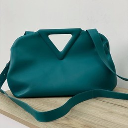 Женская сумка Bottega Veneta Point Medium кожаная бирюзовая