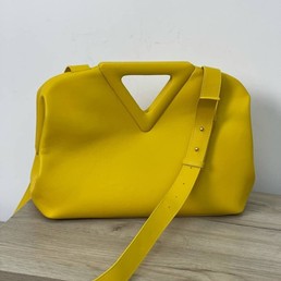 Женская сумка Bottega Veneta Point Medium кожаная желтая