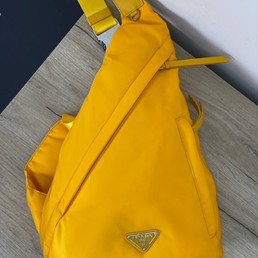 Женский рюкзак Prada желтый текстиль