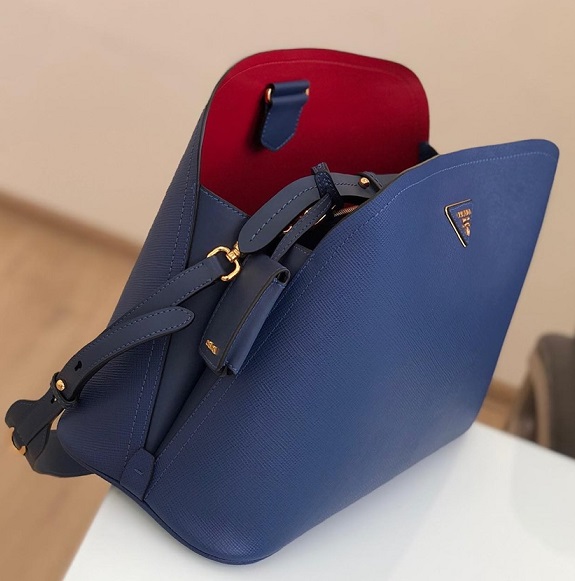 Женская сумка Prada кожаная синяя