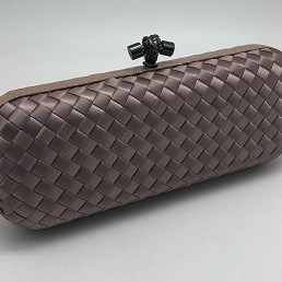 Женская сумка-клатч Bottega Veneta Intreccio Knot серая