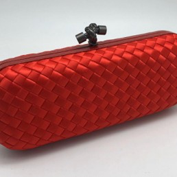 Женская сумка-клатч Bottega Veneta Intreccio Knot красная