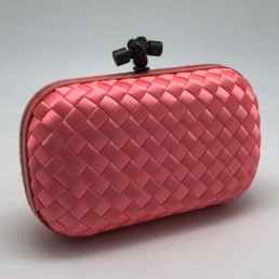 Женская сумка-клатч Bottega Veneta Intreccio Knot розовая