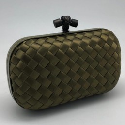 Женская сумка-клатч Bottega Veneta Intreccio Knot темно-зеленая