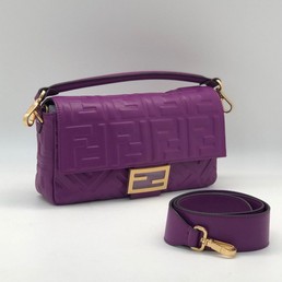 Женская сумка Fendi Baguette Medium кожаная фиолетовая