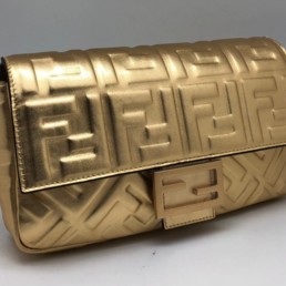 Женская сумка Fendi Baguette Medium кожаная золото