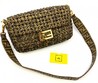 Женская сумка Fendi Baguette Medium коричневая плетеная кожа