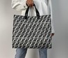 Женская сумка Fendi Sunshine кожаная черно-белая с орнаментом