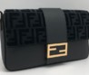 Женская поясная сумка Fendi Baguette кожаная черная